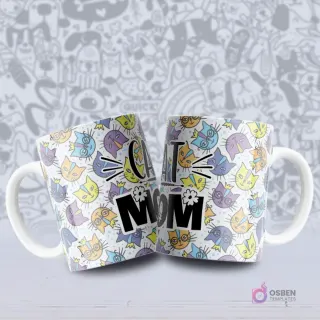 Par de tazas blancas sublimadas con un patrón de gatos animados en tonos morado, amarillo, azul y verde, y la frase 'CAT MOM'.