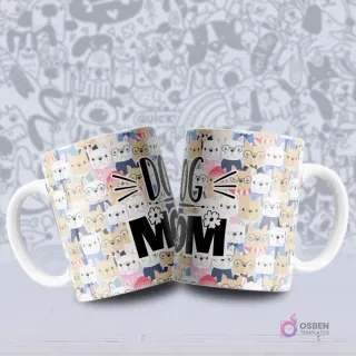 Par de tazas blancas con un patrón de diversas razas de perros caricatura, incluyendo bulldogs franceses y pugs, con el texto 'DOG MOM'.