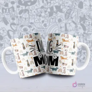 Dos tazas blancas con un patrón de perros estilizados (dachshunds, dálmatas) y arcoíris en un fondo blanco, con la frase 'DOG MOM'.