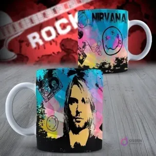 Taza blanca sublimada con diseño artístico de Kurt Cobain de Nirvana, colores vibrantes estilo acuarela, cassette y carita feliz. Fondo rojo con guitarra eléctrica y la palabra ROCK.
