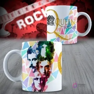 Taza blanca sublimada con múltiples retratos de los integrantes de Queen en estilo acuarela geométrica y el logo 'Queen Forever' en dorado. Fondo rojo con guitarra eléctrica y la palabra ROCK.