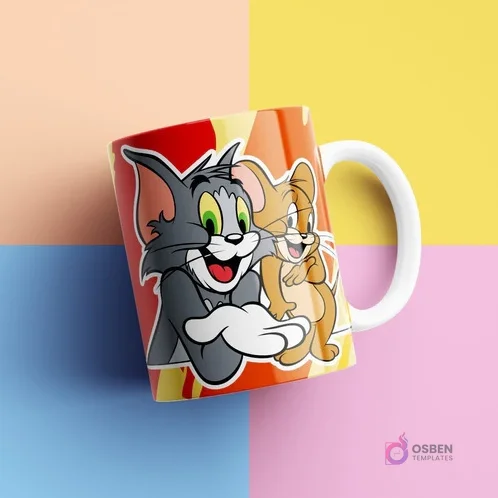 Taza sublimada con el diseño de Tom y Jerry sonrientes sobre un fondo rojo, amarillo y naranja con líneas diagonales, en un estudio de colores pastel.