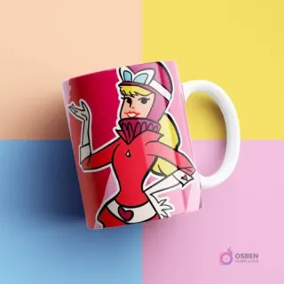 Taza sublimada con el diseño de Penélope Glamour, vestida de rosa y con gorro de aviador, haciendo un gesto con la mano, sobre un fondo rosa intenso con líneas diagonales, en un estudio de colores pastel.
