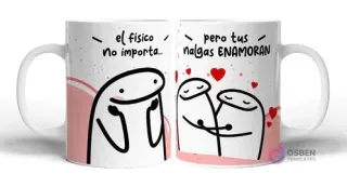 Taza sublimada con Flork encogiendo hombros y la frase 'el físico no importa...', y dos Flork abrazándose con la frase 'pero tus nalgas ENAMORAN' en fondo blanco con manchas rosas y corazones rojos.