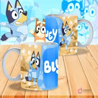 Dos tazas sublimadas con diseños de Bluey: una con Bluey bailando y el logo 'Bluey' en vertical, la otra con Bluey saltando sobre un fondo beige con huellas.