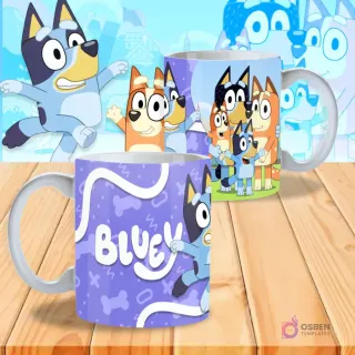 Dos tazas sublimadas con Bluey: una con Bluey jugando y el logo 'Bluey' en fondo morado con líneas, la otra con la familia Bluey en fondo azul claro con formas abstractas.