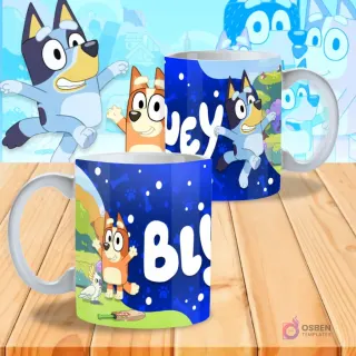 Dos tazas sublimadas con diseños de Bluey: una con Bluey, Bingo y un cockatoo en un parque sobre fondo azul oscuro con huesos, la otra con el logo 'Bluey'.