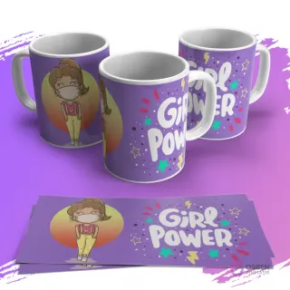 Tazas con diseño de caricatura tierna de mujer con mascarilla y 'Girl Power' en fondo morado con estrellas.