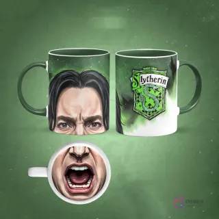 Taza sublimada de Lord Voldemort con ojos azules y boca con dientes magnificada en la base, fondo verde