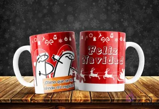 Taza con dos Florks navideños, uno indignado preguntando '¿Cómo se te olvidó mi regalo?', sobre diseño rojo festivo.