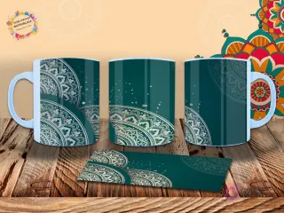 Taza con diseño de mandala en tonos plateados y blancos sobre fondo verde azulado profundo, con detalles tipo salpicadura. Mockup realista.