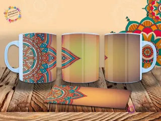 Taza con un mandala central en tonos naranja, azul y beige sobre un fondo degradado amarillo-naranja. Mockup profesional.