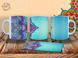 Taza sublimada con diseño de mandala en azul, fucsia y verde, con patrones complejos y artísticos. Similar al diseño 01 pero con variaciones.
