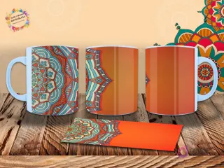 Taza con diseño de mandala en tonos azul y coral sobre un fondo naranja intenso, con un estilo bohemio y geométrico. Mockup.