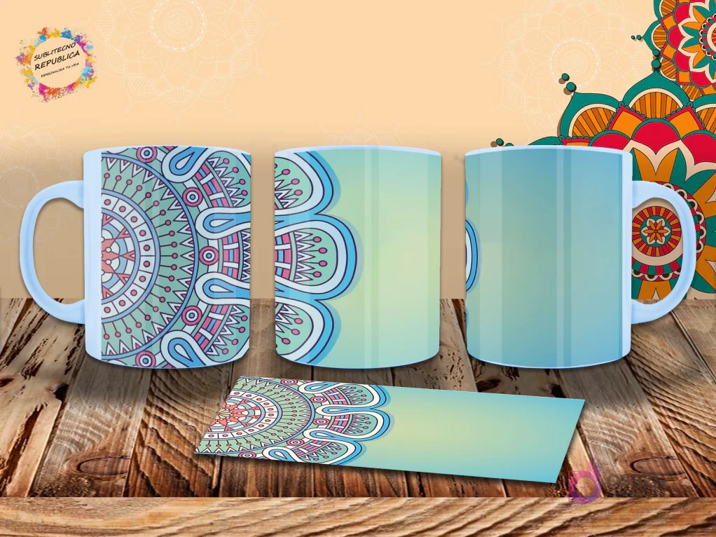 Taza sublimada con un mandala en tonos pastel de rosa y azul sobre un fondo degradado verde azulado, con patrón orgánico.
