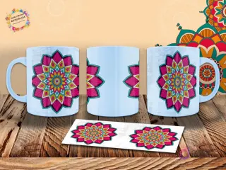 Taza con mandala floral vibrante en fucsia, turquesa y amarillo, centrado en la taza. Patrón detallado y simétrico. Mockup.