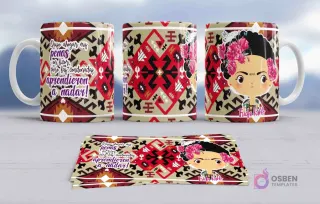 Taza de sublimación con diseño de Frida Kahlo en estilo chibi con corona floral rosa, sobre un fondo de patrones geométricos aztecas en tonos tierra y rojo, y la profunda frase 'Quise ahogar mis penas, pero ellas aprendieron a nadar'.