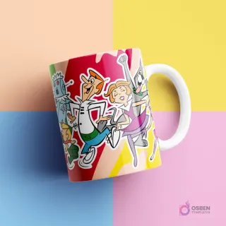 Taza blanca con diseños de la familia Los Supersónicos (George, Jane, Judy, Elroy, Astro y Rosie el robot) celebrando. Fondo con franjas de color rojo, rosa, blanco y azul abstracto. Fondo de estudio en bloques de color pastel amarillo, rosa, azul y melocotón.
