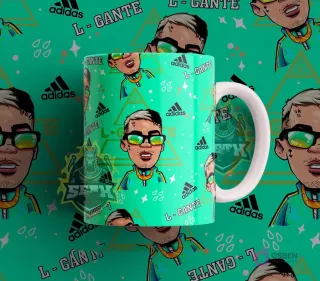 Taza sublimada con diseño del cantante urbano L-Gante en estilo cartoon, sobre un fondo verde menta con el logo de Adidas y triángulos geométricos.