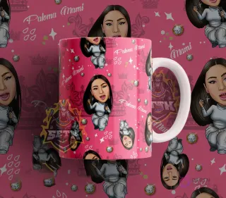 Taza sublimada con diseño de la cantante urbana Paloma Mami en estilo cartoon, sobre un fondo rosa fucsia con coronas y diamantes.