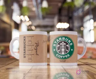Taza blanca sublimada con diseño estilo Starbucks con fondo de papel kraft. Un lado muestra opciones de bebida y el nombre 'Miguel'. El otro lado tiene el logo clásico verde de Starbucks con sirena y texto 'Starbuks Coffee'.