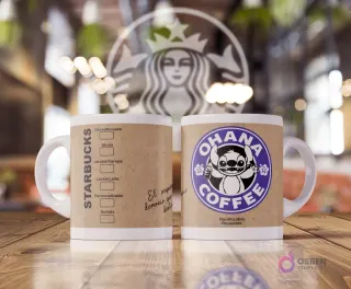 Taza blanca sublimada con diseño estilo Starbucks con fondo de papel kraft. Un lado muestra opciones de bebida. El otro lado tiene un logo azul de Starbucks con Stitch de Lilo & Stitch y texto 'Ohana Coffee'.