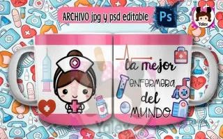 Taza de sublimación con diseño de enfermera caricatura de cabello oscuro recogido, sosteniendo un corazón rojo, sobre fondo rosa de iconos médicos y texto 'La mejor enfermera del mundo'.