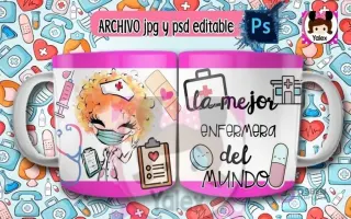 Taza de sublimación con diseño de enfermera caricatura de cabello rizado naranja usando mascarilla, sosteniendo portapapeles, sobre fondo rosa de iconos médicos y texto 'La mejor enfermera del mundo'.