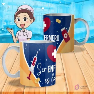 Mockup de dos tazas blancas con diseño 'Ser enfermero es lo mejor' en naranja y azul, con una jeringa y una tirita, sobre un fondo de hospital.