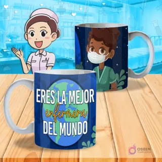 Mockup de dos tazas blancas con diseño 'Eres la mejor enfermera del mundo' con un globo terráqueo y una enfermera animada de piel oscura, sobre un fondo de hospital.