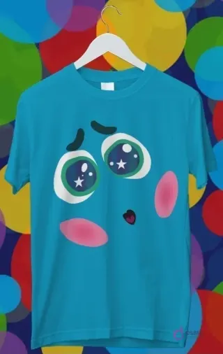Diseño para sublimación de Envidia de Intensamente 2, personaje pequeño con ojos grandes estrellados y mejillas rosadas en una polera turquesa.