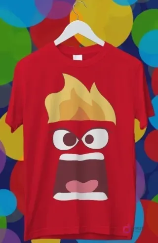 Diseño para sublimación de Furia de Intensamente 2, personaje rojo con ojos blancos grandes, boca abierta y una pequeña llama en la cabeza en una polera roja.