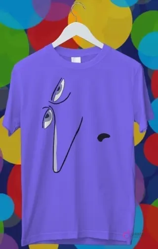 Diseño para sublimación de Ennui de Intensamente 2, rostro morado estilizado con mirada de aburrimiento y expresión monótona en una polera violeta.