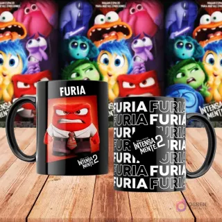 Taza negra sublimada con personaje Furia de Intensamente 2 y patrón de texto 'Furia', con póster de la película de fondo.