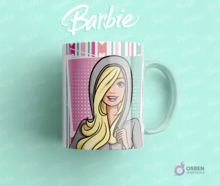 Taza sublimada con Barbie en un estilo casual, con una sudadera gris con capucha, sobre fondo turquesa.