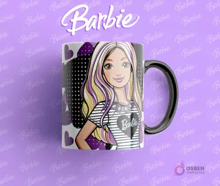 Taza con asa negra y diseño de amiga de Barbie con cabello morado y rubio, con un top a rayas y collar de corazón, fondo oscuro con corazones.