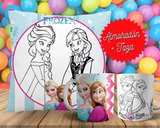 Cojín y tazas con diseño de Frozen (Elsa y Anna) para pintar, sobre fondo de bolas de colores. Un cojín muestra a las princesas en blanco y negro, y dos tazas, una a color y otra para colorear.