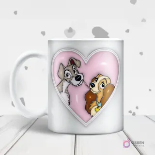 Mug blanco con diseño de sublimación 3D inflado de La Dama y el Vagabundo mirándose con ternura dentro de un corazón rosa.
