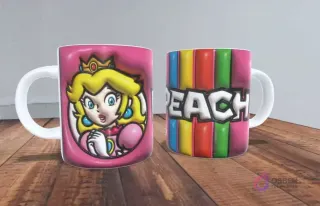 Taza sublimada rosa con efecto 3D del rostro de la Princesa Peach con su corona y expresión amable en un lado, y el nombre "PEACH" sobre franjas de colores en el otro.