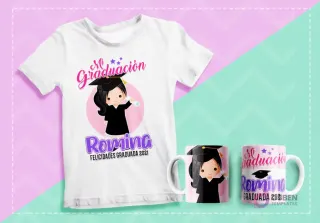 Mockup de polera y dos tazas sublimadas con diseño de graduación de personaje femenino de cabello liso oscuro, diploma y gorro, texto 'Mi Graduación Romina Felicidades Graduada 2021' sobre fondo pastel.
