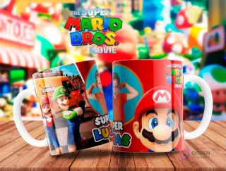 Tazas con Mario y Luigi en un entorno urbano de Super Mario Bros La Película, una personalizada con el nombre 'Lucas', sobre un fondo de ciudad.