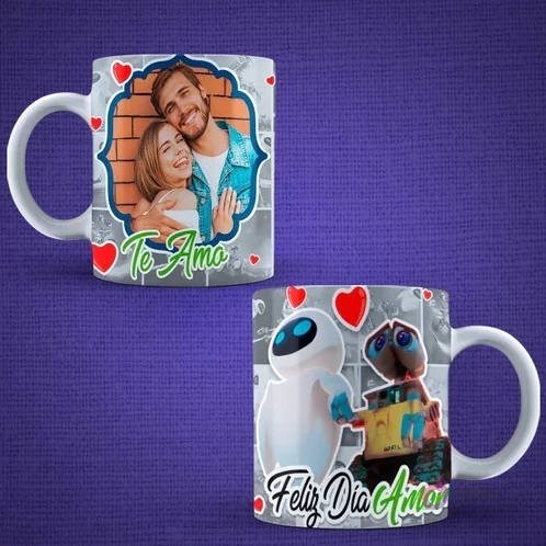 Tazas de sublimación Día del Amor con foto de pareja real 'Te Amo' y diseño de WALL-E y EVE 'Feliz Día Amor'.