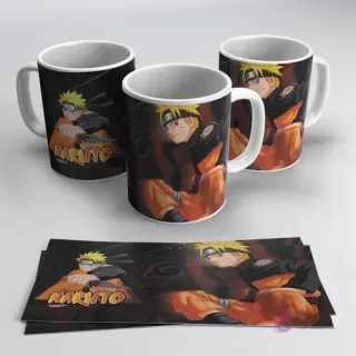 Taza sublimada con diseño de Naruto Uzumaki en pose clásica, fondo oscuro, y plantilla de diseño a sus pies. Incluye realidad aumentada.