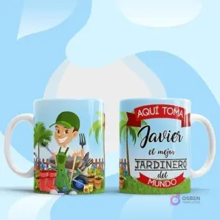 Taza personalizada para 'Javier el mejor Jardinero del mundo', con un jardinero con herramientas y plantas, sobre un fondo azul claro con nubes.
