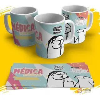 Diseño para taza Flork médica con texto 'Aquí está tu receta. ¡Mejoras!' y Flork entregando una receta, fondo azul pastel y rosa.