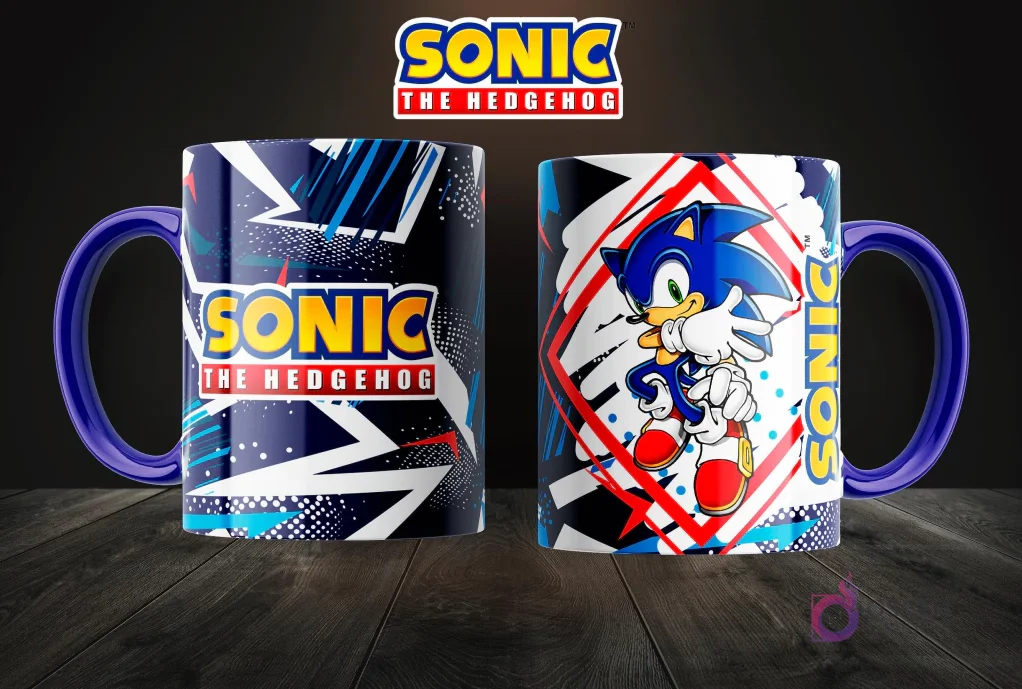 Par de tazas sublimadas de Sonic con asas azules. Una taza muestra el logo de Sonic con patrones abstractos, la otra presenta a Sonic en una pose dinámica con un marco rojo.
