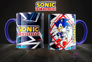 Par de tazas sublimadas de Sonic con asas azules. Una taza muestra el logo de Sonic con patrones abstractos, la otra presenta a Sonic en una pose dinámica con un marco rojo.