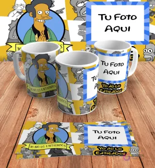 Plantilla personalizable para taza de sublimación de Los Simpsons, con espacio para añadir 'Tu Foto Aquí' junto al diseño de Apu y la frase 'Yo no lo entiendos', en mockups.