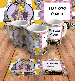 Plantilla personalizable para taza de sublimación de Los Simpsons, con espacio para añadir 'Tu Foto Aquí' junto al diseño de 'la loca de los gatos' y 'Soy la Loca de los Gatos', en mockups.