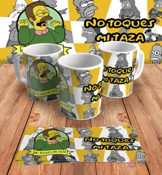 Diseño para taza de sublimación con Ned Flanders de Los Simpsons gritando 'No toques mi taza', en mockups de tazas y diseño plano sobre madera.